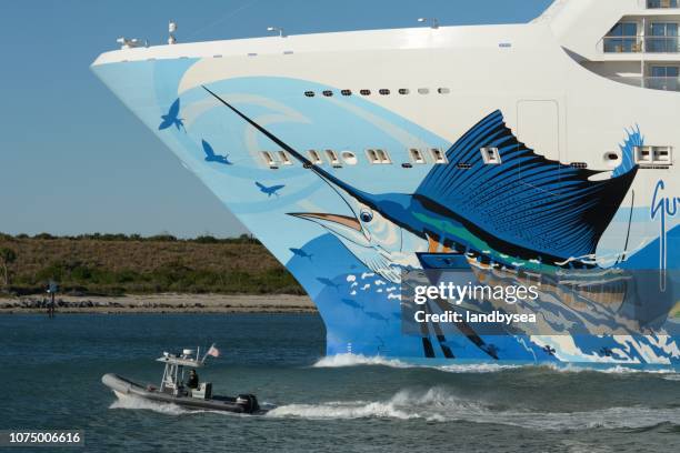 ms norwegian escape and sheriff escort - brevard county stock pictures, royalty-free photos & images