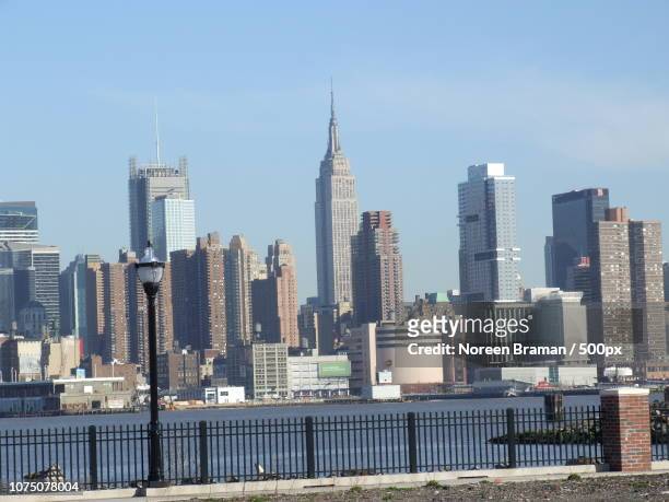 empire state building skyline - noreen braman stock pictures, royalty-free photos & images