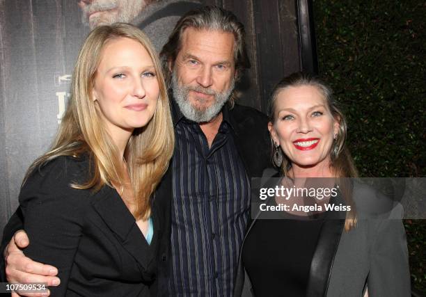 Haley Roselouise Bridges, Jeff Bridges, and Susan Bridges arrive at the screening of Paramount Pictures' 'True Grit' at the Academy of Motion Picture...