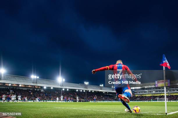 Max Meyer of Crystal Palace take corner kick during the Premier League match between Crystal Palace and Cardiff City at Selhurst Park on December 26,...