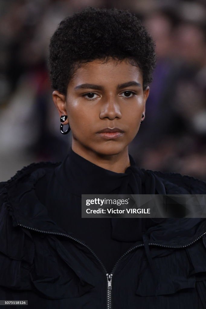 Valentino TKY 2019 Pre-Fall Collection - Runway