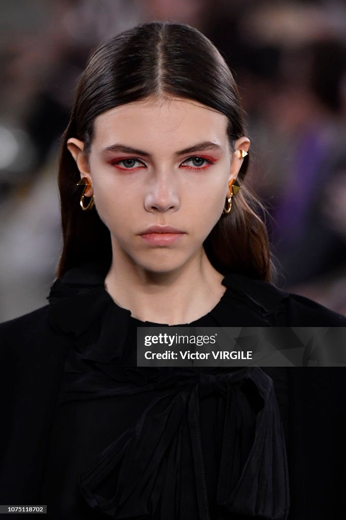 Valentino TKY 2019 Pre-Fall Collection - Runway