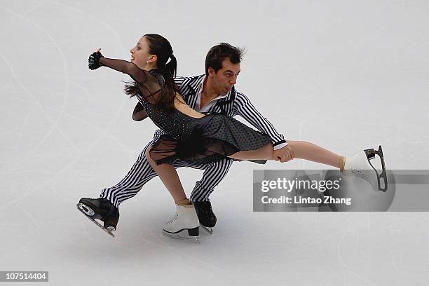 Charlotte Lichtman and Dean Copely of USA skate in the Junior Ice Dance Free Dance during ISU Grand Prix and Junior Grand Prix Final at Beijing...