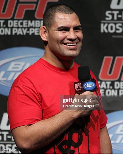 Heavyweight Champion Cain Velasquez interacts with fans at the UFC Fight Club Q&A prior to the UFC 124 Weigh-in at the Bell Centre on December 10,...