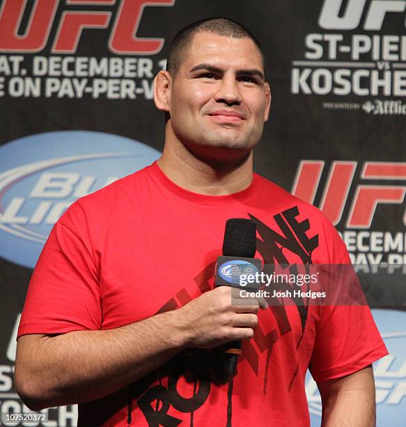 Heavyweight Champion Cain Velasquez interacts with fans at the UFC Fight Club Q&A prior to the UFC 124 Weigh-in at the Bell Centre on December 10,...