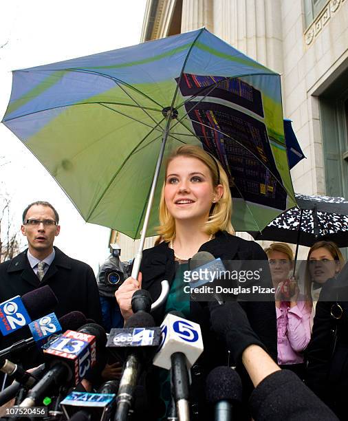 Elizabeth Smart makes her statement to the media outside federal court after the verdict in the Brian David Mitchell trial on December 10, 2010 in...