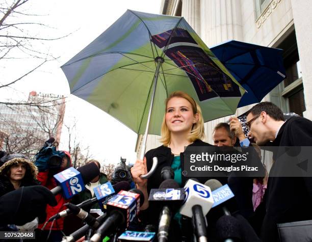 Elizabeth Smart makes her statement to the media outside federal court after the verdict in the Brian David Mitchell trial on December 10, 2010 in...