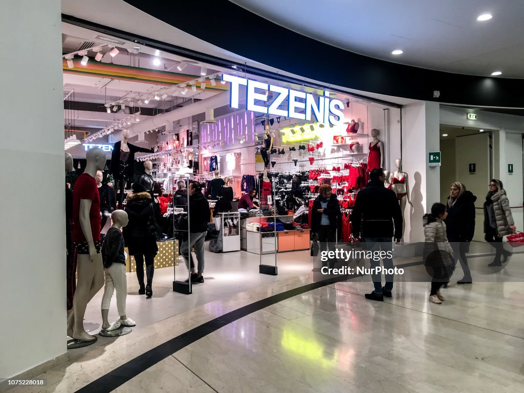 Shopping Center During The Christmas Holidays In Milan