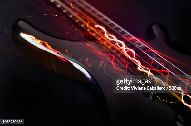 electric guitar - viviane caballero foto e immagini stock