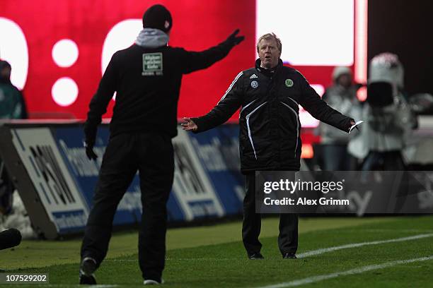 Head coaches Steve McClaren of Wolfsburg and Marco Kurz of Kaiserslautern argue during the Bundesliga match between 1. FC Kaiserslautern and VfL...
