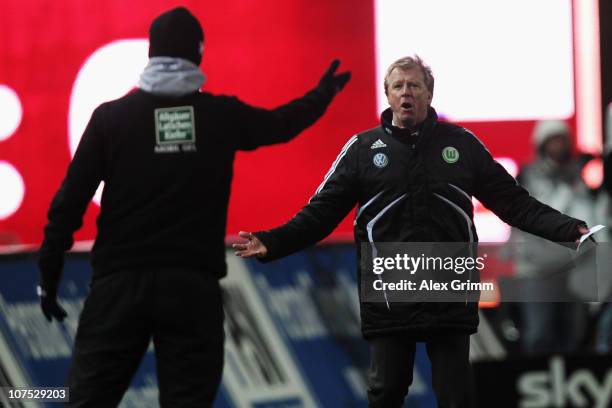 Head coaches Steve McClaren of Wolfsburg and Marco Kurz of Kaiserslautern argue during the Bundesliga match between 1. FC Kaiserslautern and VfL...