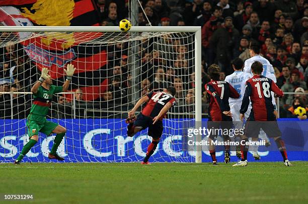 Marek Hamsik of SSC Napoli scores the opening goal past goalkeeper Eduardo during the Serie A match between Genoa CFC and SSC Napoli at Stadio Luigi...