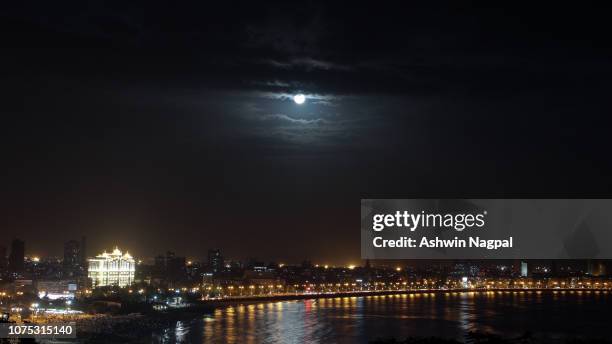 full moon over mumbai city - marine drive and chowpatty beach stock pictures, royalty-free photos & images