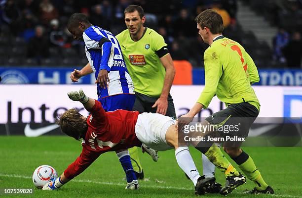 Ramos of Berlin battles for the ball with Martin Maennel of Aue during the Second Bundesliga match between Hertha BSC Berlin and Erzgebirge Aue at...