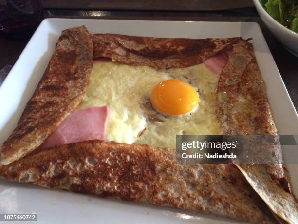 french crepe with ham, cheese and egg. - crepe textile ストックフォトと画像