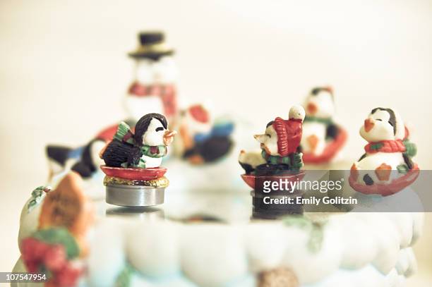 skating penguin figurines - music box fotografías e imágenes de stock