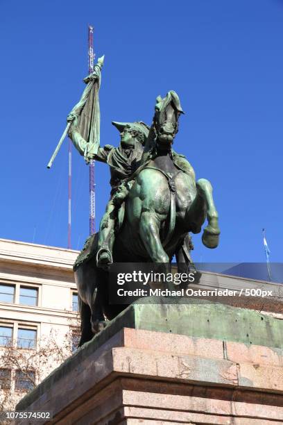 statue of manuel belgrano - manuel belgrano stock pictures, royalty-free photos & images