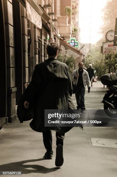 strada di milano - strada urbana imagens e fotografias de stock