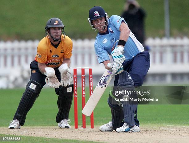 Lou Vincent of the Aces bats during the HRV Twenty20 match between the Wellington Firebirds and Auckland Aces at Basin Reserve on December 14, 2010...