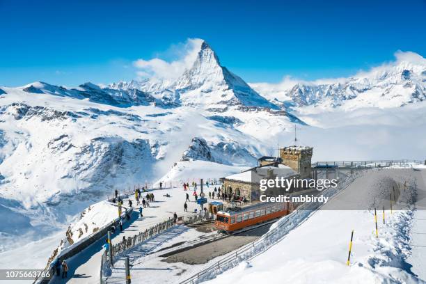 estação ferroviária gornergrat suíça no inverno - swiss alps - fotografias e filmes do acervo