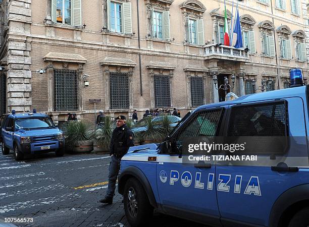 Policemen guard in front of palazzo grazioli, the Roman residence of Italian Prime Minister Silvio Berlusconi on December 14, 2010 in Rome. Italy was...