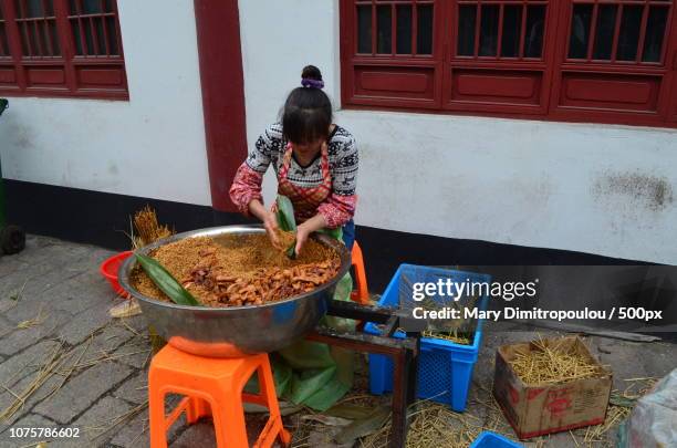 street food on the making - mary dimitropoulou stock pictures, royalty-free photos & images