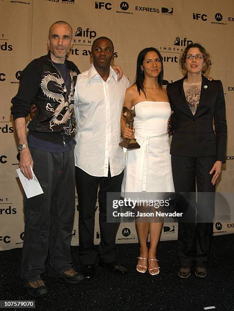 Derek Luke winner of Best Male Lead "Antwone Fisher," and his wife Sophia Luke , with Daniel Day-Lewis , and Rebecca Miller