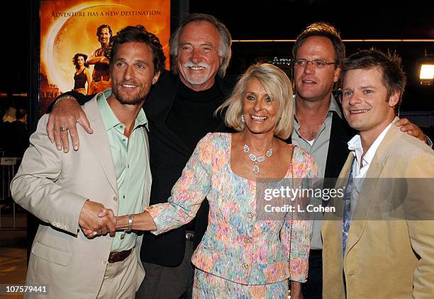 Matthew McConaughey with his family and Steve Zahn