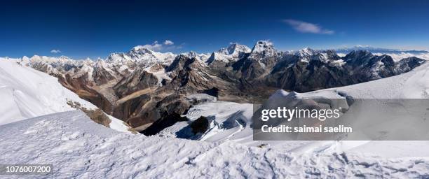 panoramic view of himalaya mountains from mera peak, nepal - kangchenjunga stock pictures, royalty-free photos & images