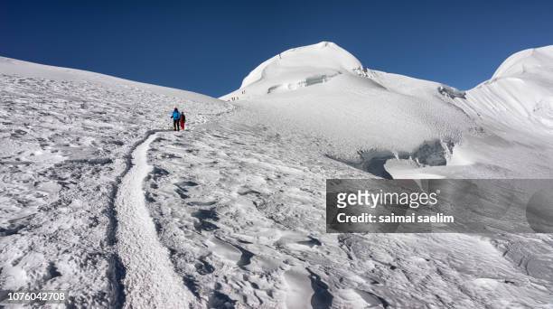 mountaineers walking down from summit mera peak, nepal - kangchenjunga stock pictures, royalty-free photos & images