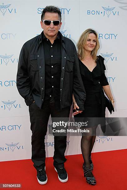 Anthony LaPaglia and wife Gia Carides arrive for an exclusive Bon Jovi concert at Star City on December 15, 2010 in Sydney, Australia.