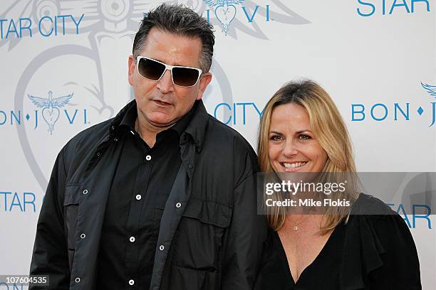 Anthony LaPaglia and wife Gia Carides arrive for an exclusive Bon Jovi concert at Star City on December 15, 2010 in Sydney, Australia.