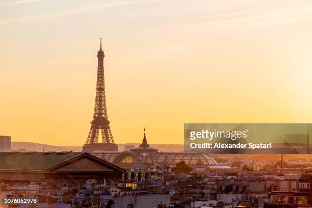 eiffel tower and paris skyline at sunset, paris, france - paris skyline sunset stock pictures, royalty-free photos & images