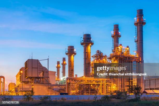 power plant for electricity supply - gasturbine stockfoto's en -beelden