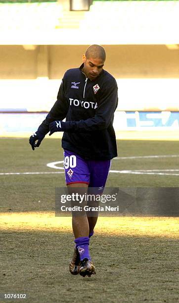 New signing Adriano of Fiorentina warms up before the Serie A match between Chievo and Fiorentina, played at the Bentegodi Stadium, Verona. DIGITAL...