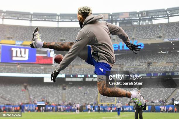 Odell Beckham of the New York Giants warms up prior to the game against the Chicago Bears at MetLife Stadium on December 02, 2018 in East Rutherford,...