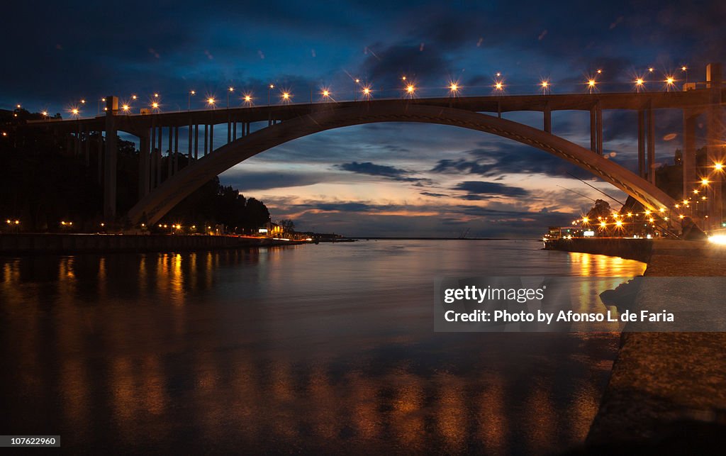 Arrabida bridge by night