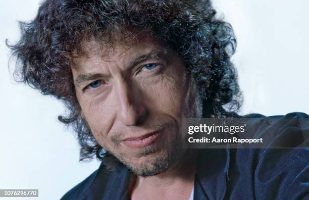 Los Angeles Musical icon Bob Dylan poses for a portrait circa 1986 in Los Angeles, California