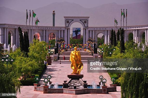 a golden statue in ashgabat - ashgabat turkmenistan fotografías e imágenes de stock