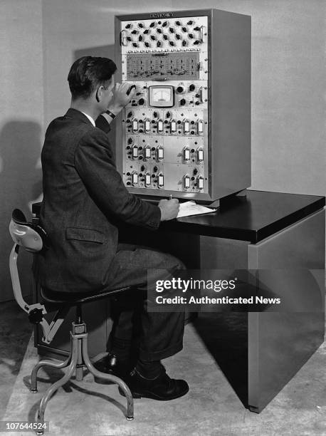 Computer Design 1960 1960 Computer Stock-Fotos und Bilder - Getty Images