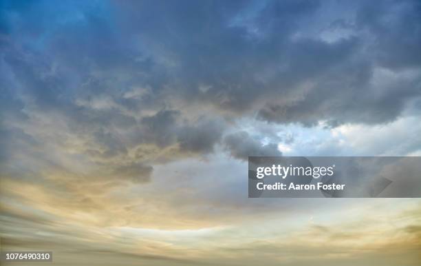 beautiful hi rez sky - storm cloud photos et images de collection