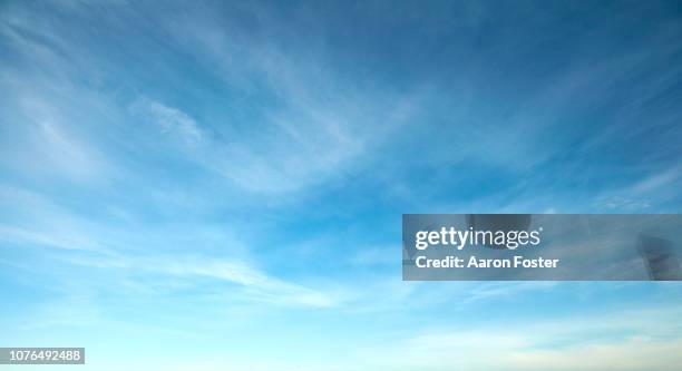 beautiful hi rez sky - blue fotografías e imágenes de stock