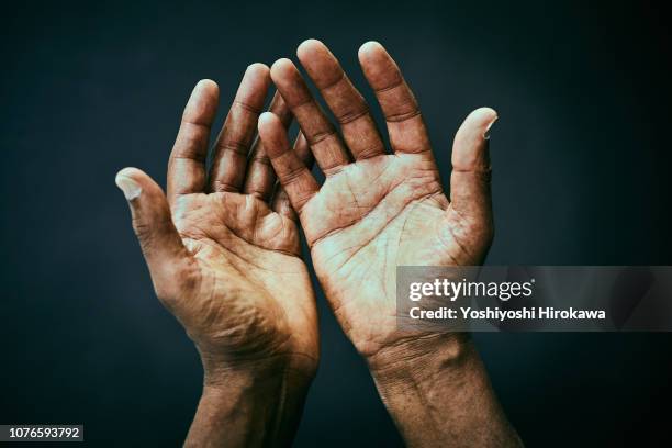 the point of view of looking own hands. - mano abierta fotografías e imágenes de stock