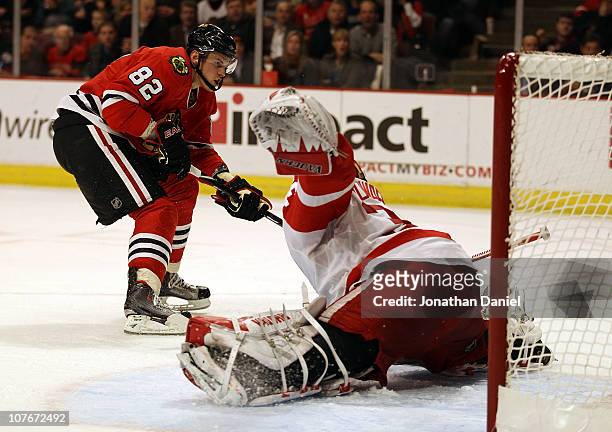 Tomas Kopecky of the Chicago Blackhawks scores a goal against Jimmy Howard of the Detroit Red Wings in the 2nd period at the United Center on...