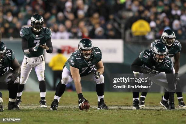 Mike McGlynn of the Philadelphia Eagles gets set to snap the ball to quarterback Michael Vick in the shotgun formation against the Houston Texans at...