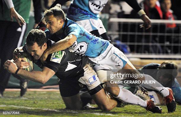 London Irish's outside centre Chris Malone scores a try during the European cup rugby union match Toulon vs. London Irish on December 18, 2010 at the...