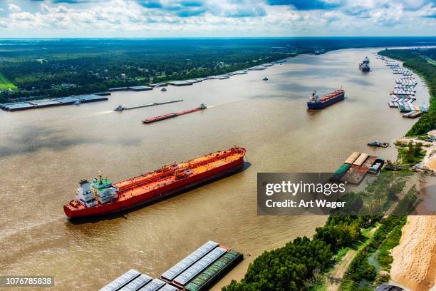 oil tankers on the mississippi - louisiana boat stock pictures, royalty-free photos & images