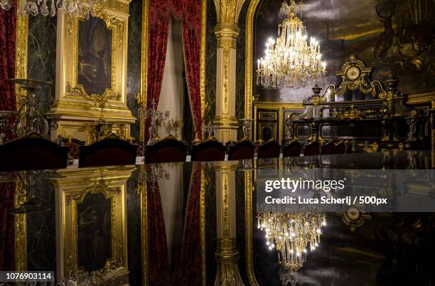 sala da pranzo di napoleone - sala da pranzo stock pictures, royalty-free photos & images