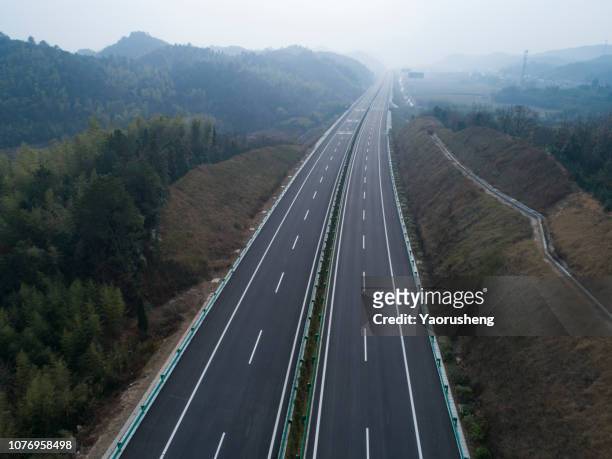 aerial view of highway - empty highway stock pictures, royalty-free photos & images