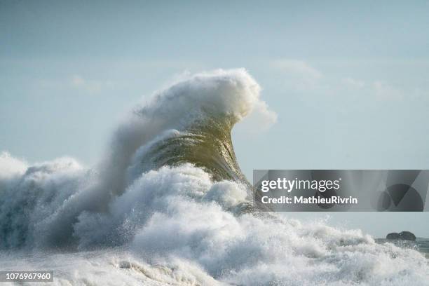 amazing powerfull and graphical waves in storm - brest brittany stock pictures, royalty-free photos & images